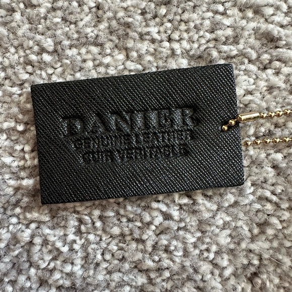 Danier Leather small crossbody - Picture 7 of 7